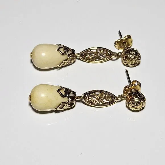 Vintage Avon Gold Tone And Ivory Filigree Preirced Drop Earrings - Picture 11 of 12